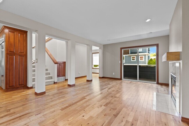 Building Photo - 3Bd/3Ba Seattle House