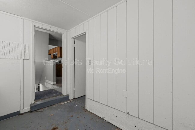 Building Photo - 10116 Crown Point Dr