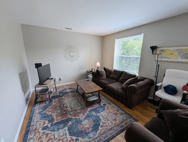 Building Photo - Fully Furnished Shaw Sanctuary **Half off ...