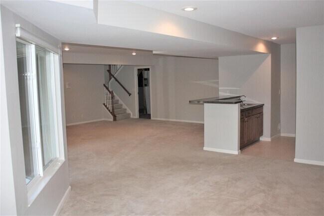 Building Photo - 8423 Old World Ct