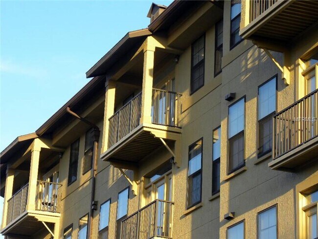 Building Photo - Beautiful 1/1 Pool View Condo x Rent @ Upt...