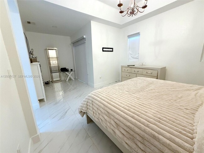 Building Photo - 758 NE 34th Ave