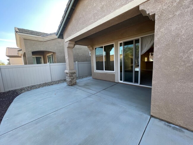 Building Photo - Apple Valley-Del Web Home, 2 Bedrooms,2 Ba...