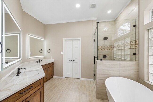 Building Photo - 123 N Concord Forest Cir