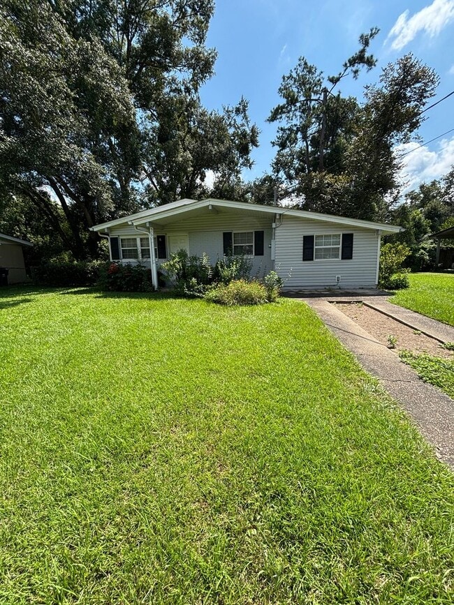 Primary Photo - House Near Campus With Yard