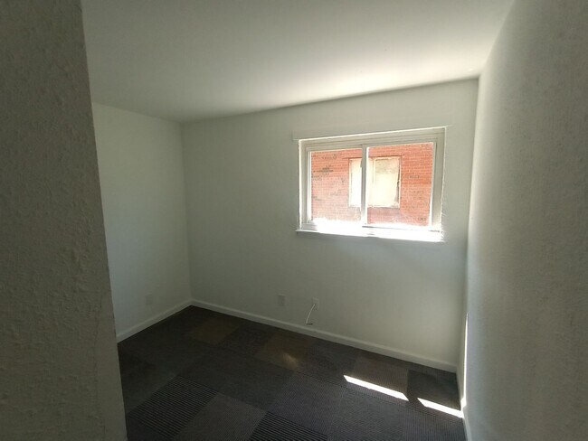 Building Photo - 2408 Maltby Ave