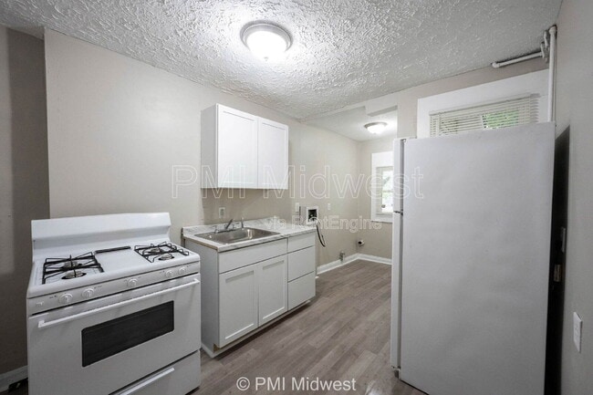 Building Photo - 804 Lasalle St