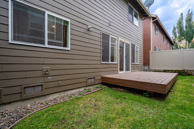 Building Photo - 3 Bedroom Townhome at The Vineyard