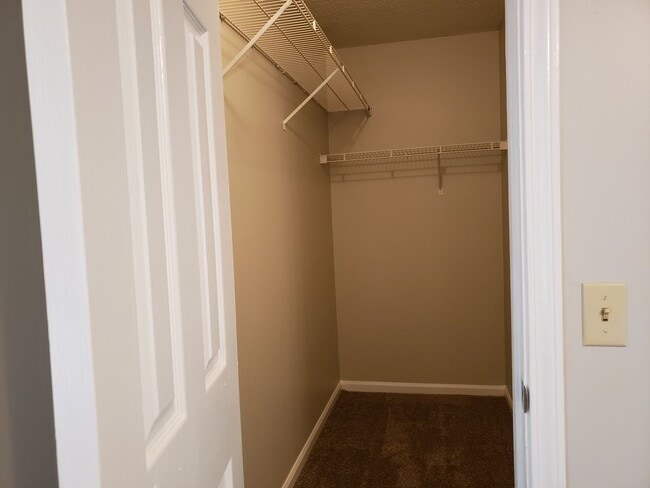 Building Photo - AVAILABLE NOW! (Pet Friendly)