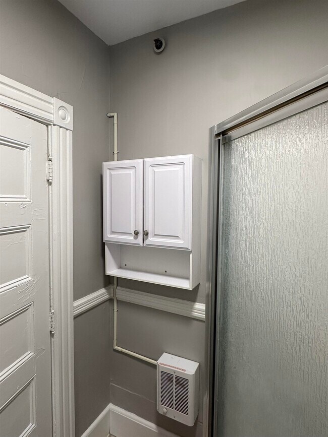 Building Photo - 4 N State St