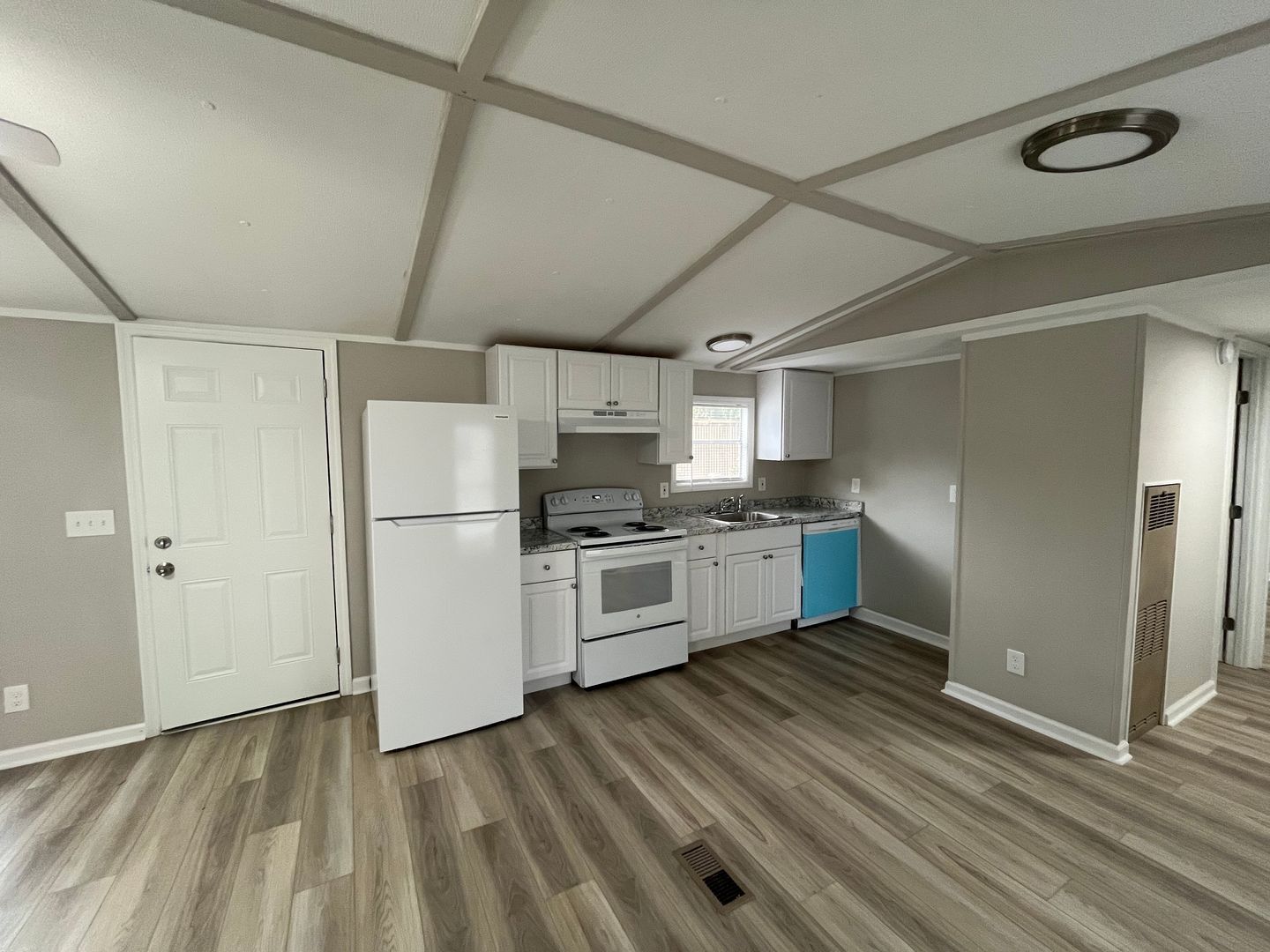 Building Photo - Colony Oaks Homes