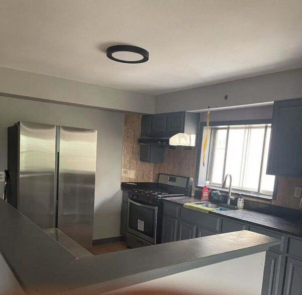 Primary Photo - 2354 W 13th St