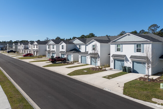 Building Photo - Loggia Pointe