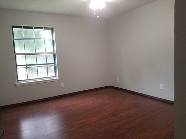 Building Photo - 3911 Brightwood Dr