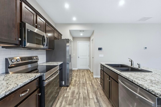 Building Photo - 3595 Canal Square Dr