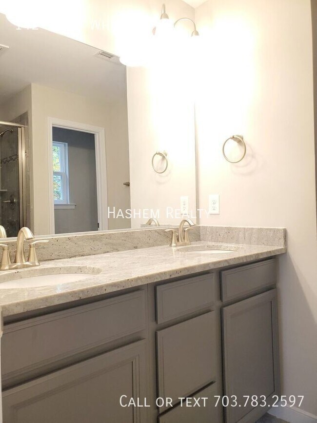 Building Photo - 142 Little Whim Rd