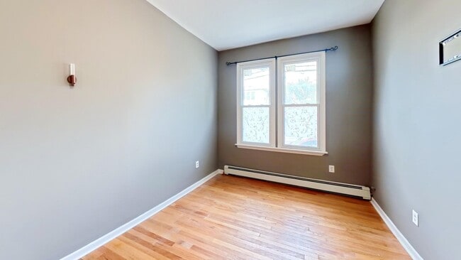 Building Photo - 305 Cator Ave