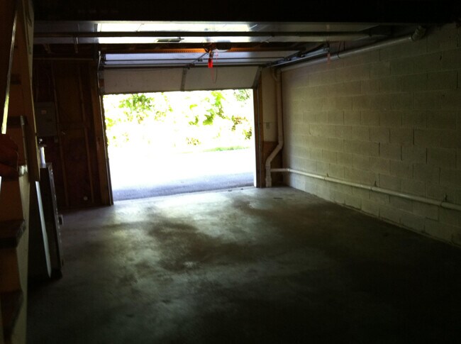 Building Photo - 148 Ivan Ln