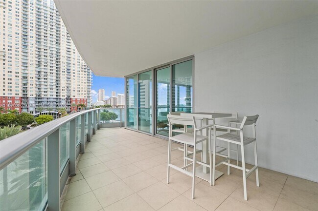 Building Photo - 1331 Brickell Bay Dr