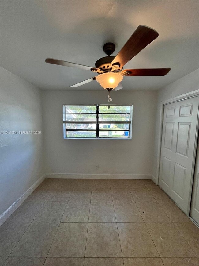 Building Photo - 2031 NW 30th Ave