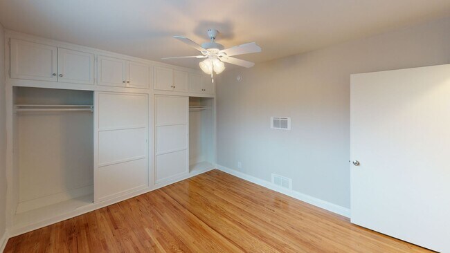 Building Photo - Reno Hoover Apartments..Beautiful, Spaciou...