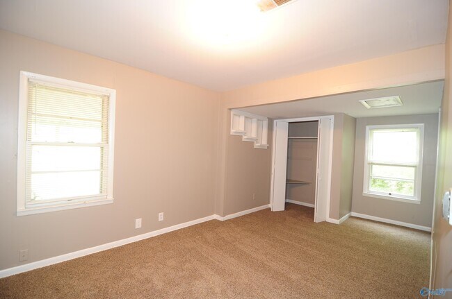 Building Photo - 4110 Broyles Ave SW