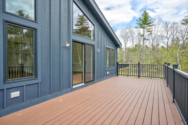 Building Photo - 19 Hidden Glade Dr