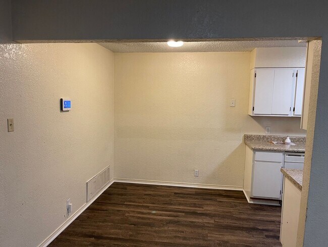 Building Photo - 6841-6843 S Creek Dr