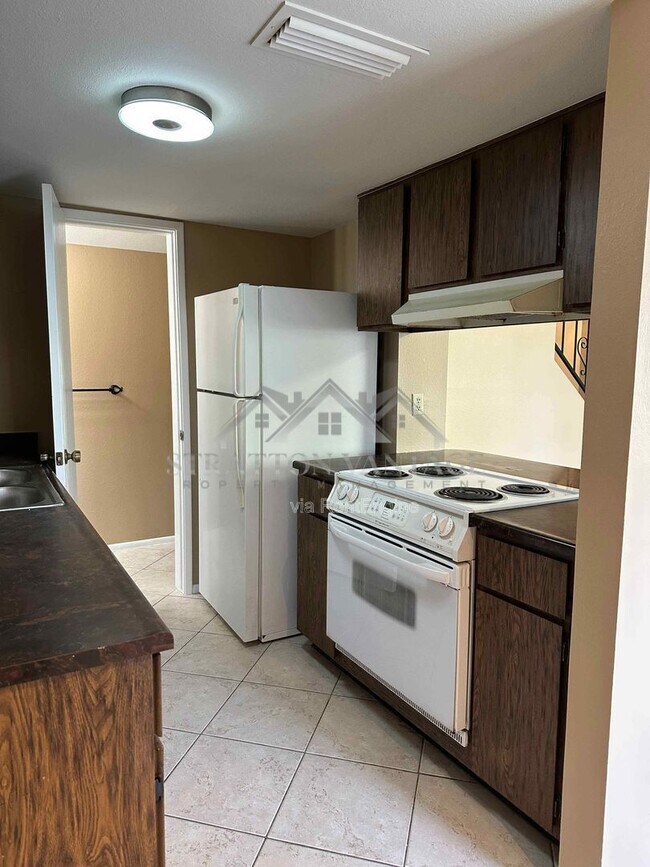 Building Photo - 10203 N 7th Pl