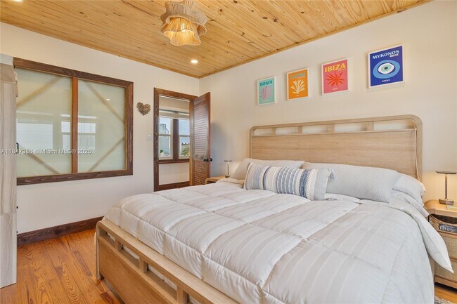 Building Photo - 235 Tavernier Dr