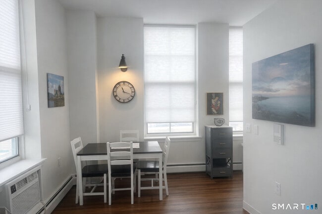 Building Photo - 124 Court St