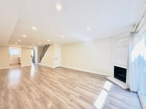 Building Photo - 525 E Verdugo Ave