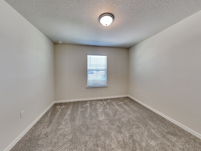 Building Photo - 3117 Emerald Acrs Ln