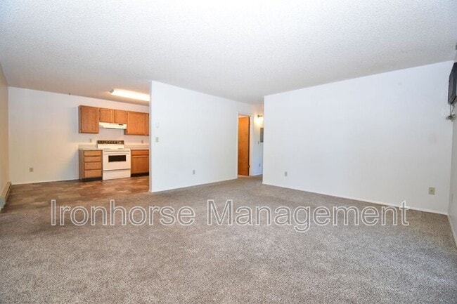 Building Photo - 809 W Villard St