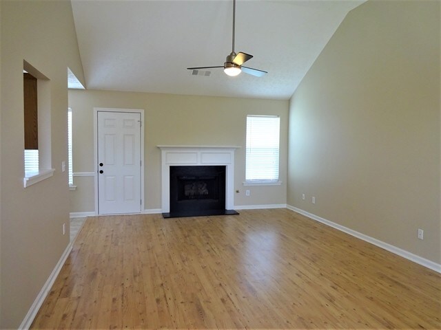 Building Photo - 405 Paxton Ave