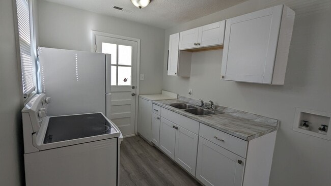 Building Photo - 2bed/1bath HOUSE Greensboro, NC!!