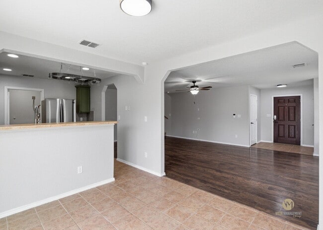 Building Photo - Silver Oaks Beauty | 3 Bed | 2.5 Bath | 1,812 Sq Ft | Corner Lot in 78254