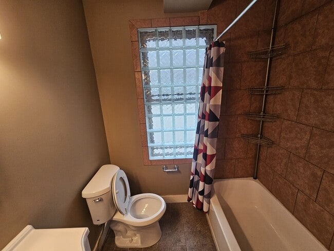 Building Photo - 1330 Brockley Ave