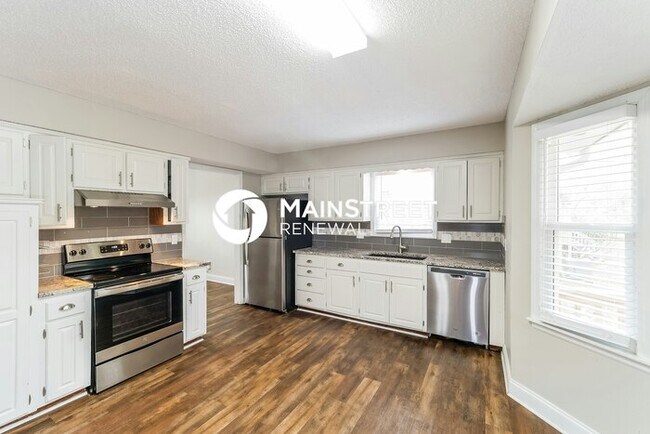 Building Photo - 4 Bedroom Pet-Friendly Home in OVERLAND PA...