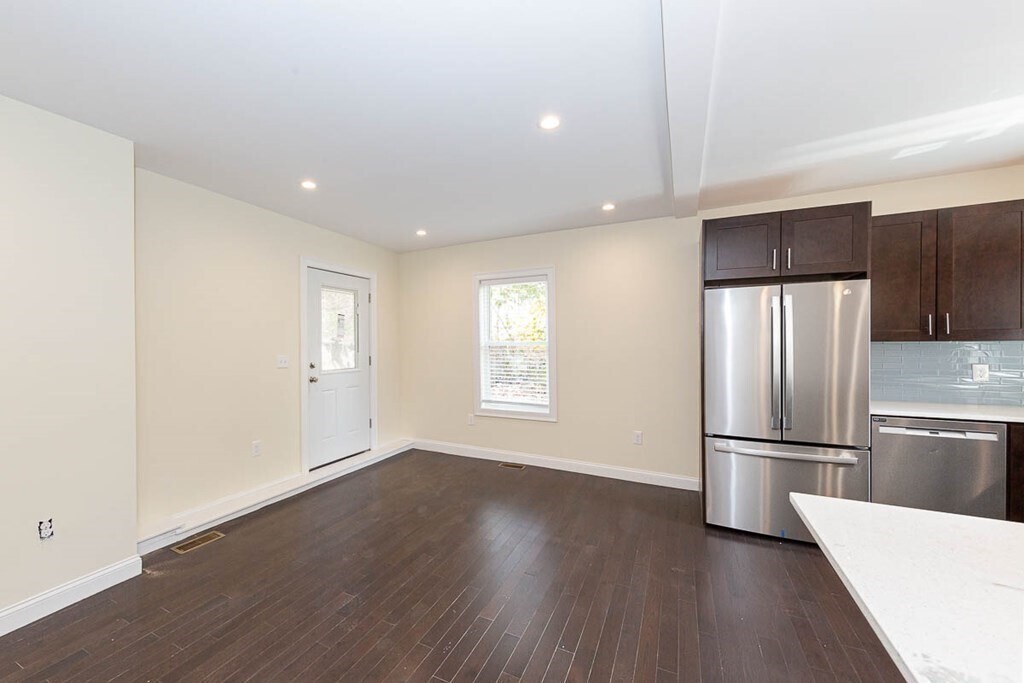 Building Photo - 57 Catherine St