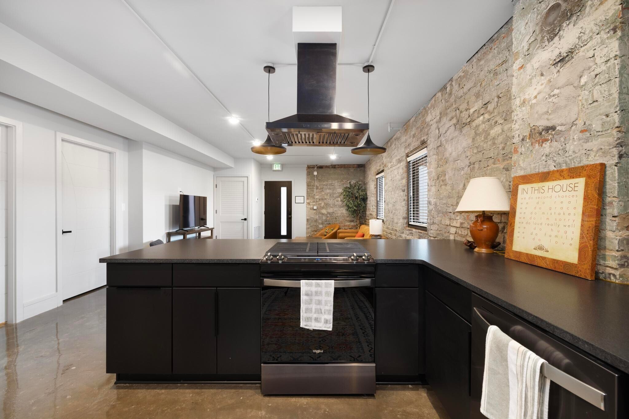 Building Photo - 18 Bank St