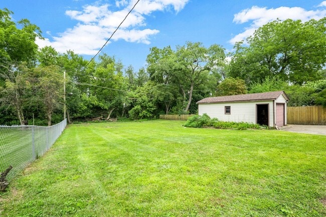Building Photo - 360 Poplar St