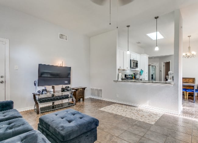 Building Photo - 5978 Sunrise Bend Dr