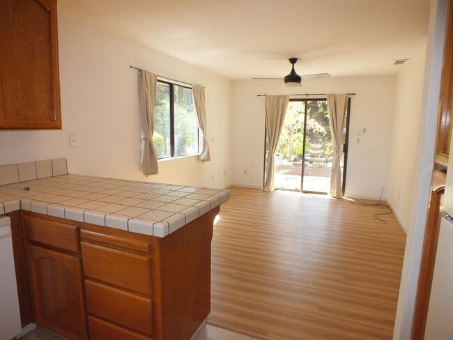 Building Photo - Folsom Willow Creek 3/2.5 $2795