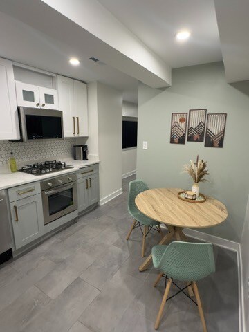 Building Photo - 1529 N Maplewood Ave