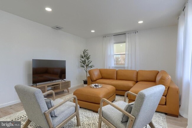 Building Photo - 137 Apple Ln