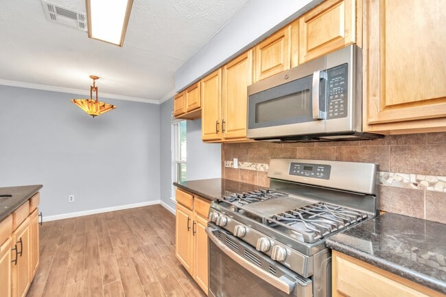 Building Photo - 13627 Greenridge Dr