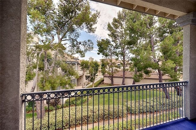 Building Photo - 8015 E Treeview Ct