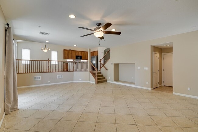 Building Photo - FANTASTIC 3 BEDROOM 2.5 BATH IN NORTH LAS ...