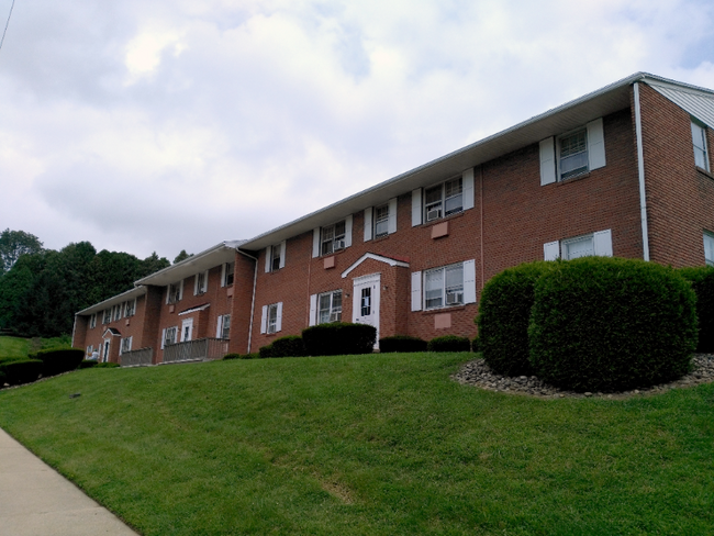 Primary Photo - 22 Orchard Hills Dr
